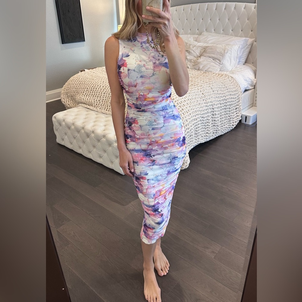 Sleeveless Watercolor Ruched Midi Dress - White/Purple Print
